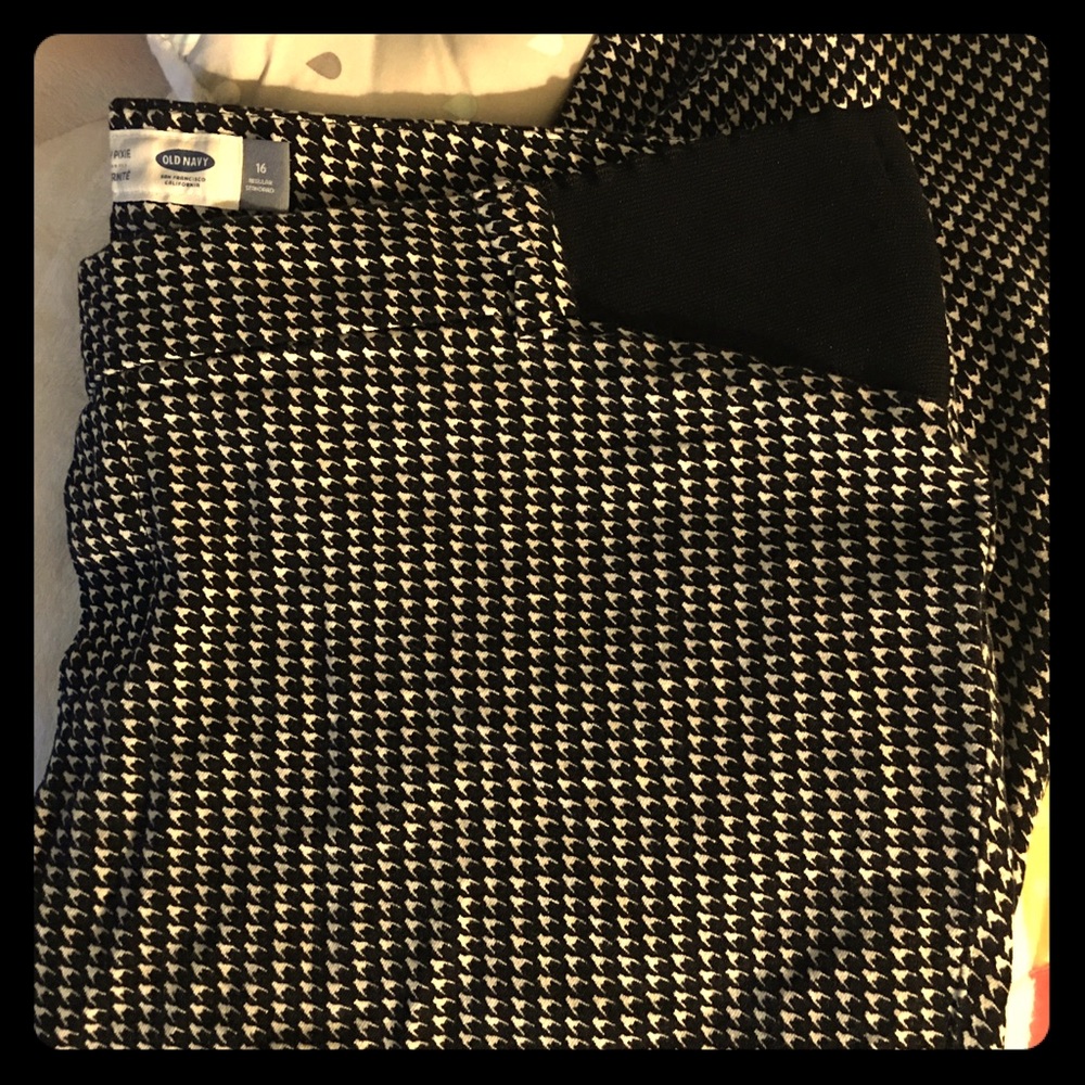 Old Navy maternity houndstooth print pixie